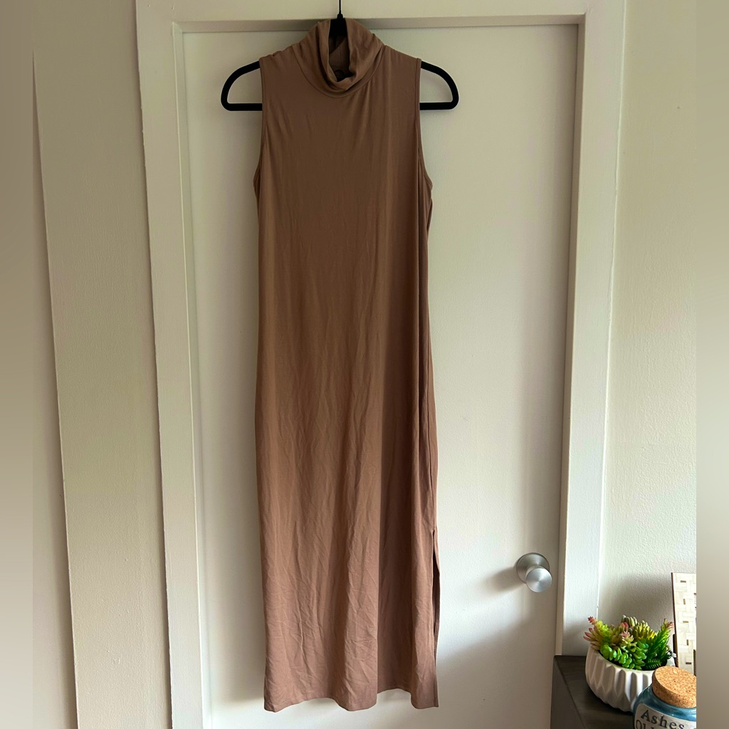 Nwt T Tahari Bodycon Slit Turtleneck Sleeveless Dress In Cafe Mocha